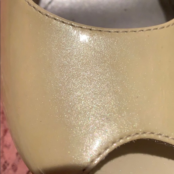 🦋5 for $15 item!Opalescent Gianni Bini heels - Picture 2 of 9